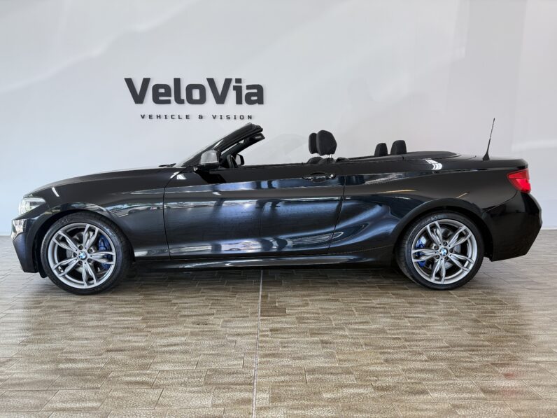 
								BMW M240 i Cabrio full									