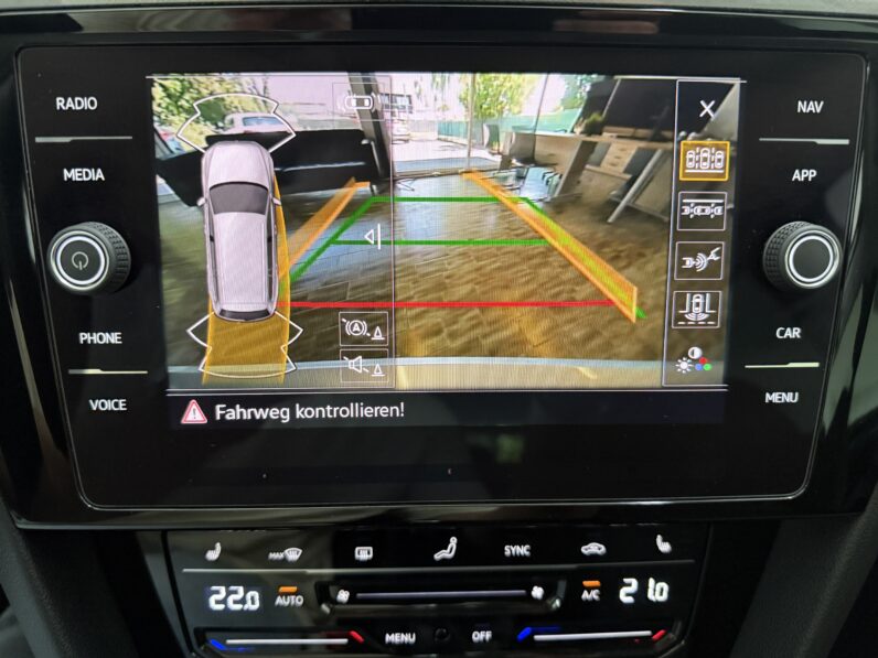 
								Volkswagen Passat Variant_1.Hand_Scheckheft_AHK_Garantie full									