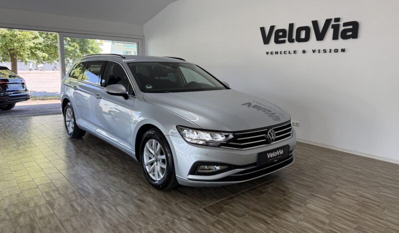 
								Volkswagen Passat Variant_1.Hand_Scheckheft_AHK_Garantie full									