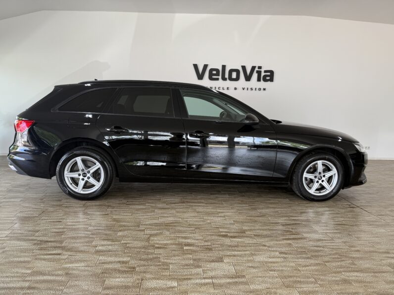 
								Audi A4 Avant 30 TDI_Head-up_LED_1.Hand full									