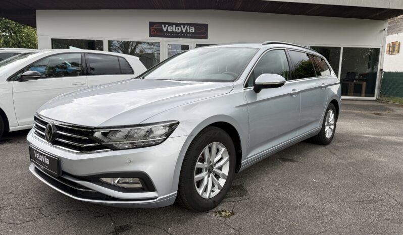 
								Volkswagen Passat Variant_1.Hand_Scheckheft_AHK_Garantie full									