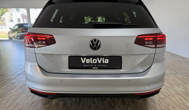 
								Volkswagen Passat Variant_1.Hand_Scheckheft_AHK_Garantie full									