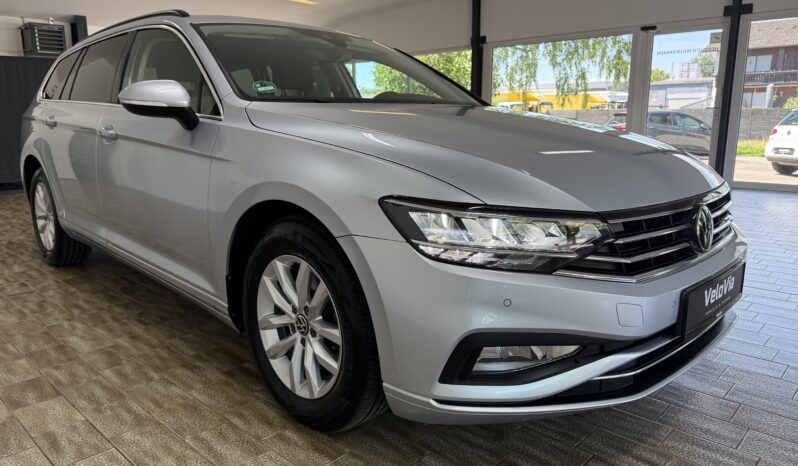 
								Volkswagen Passat Variant_1.Hand_Scheckheft_AHK_Garantie full									