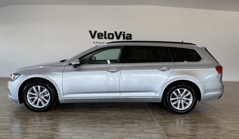 
								Volkswagen Passat Variant_1.Hand_Scheckheft_AHK_Garantie full									