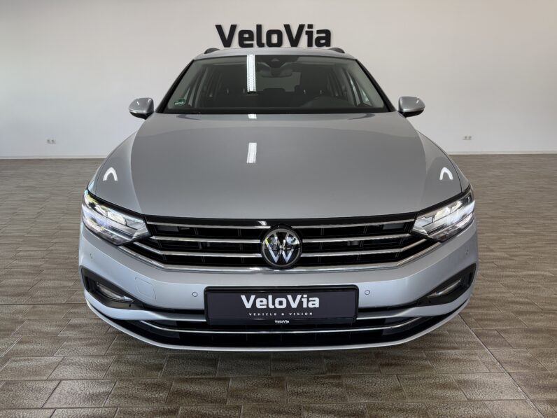 
								Volkswagen Passat Variant_1.Hand_Scheckheft_AHK_Garantie full									