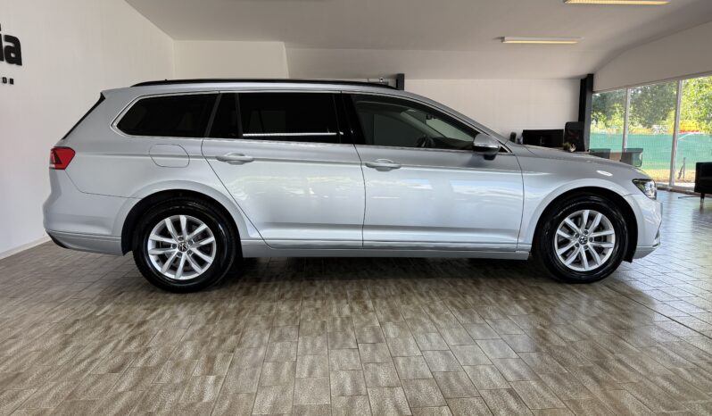 
								Volkswagen Passat Variant_1.Hand_Scheckheft_AHK_Garantie full									
