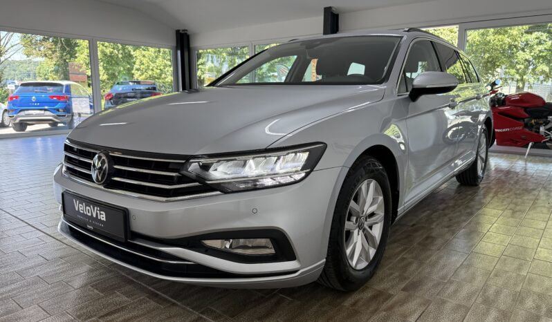 
								Volkswagen Passat Variant_1.Hand_Scheckheft_AHK_Garantie full									