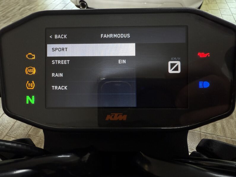 
								KTM 790 Duke_Track Pack Akrapovic_Kz-Halter_Garantie full									