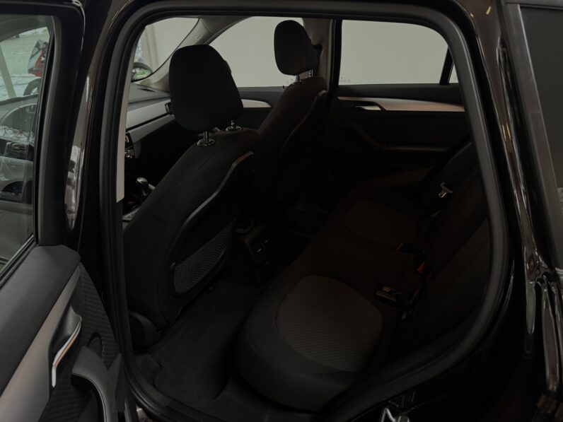 
								BMW X1 sDrive 18 i AHK/Memory Stz.\1.Hand full									