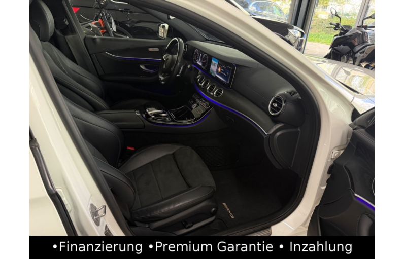 
								Mercedes-Benz E 200 Limousine AMG/Night/Widescreen/Kamera full									