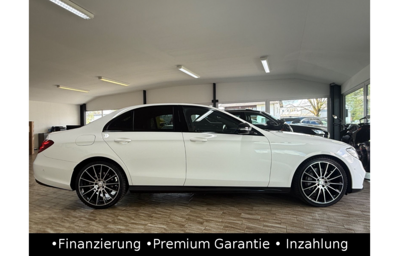 
								Mercedes-Benz E 200 Limousine AMG/Night/Widescreen/Kamera full									