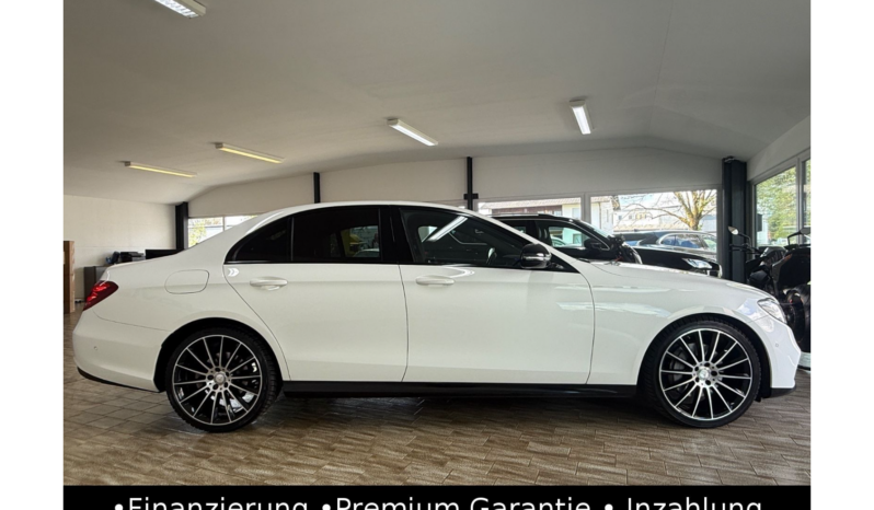 
								Mercedes-Benz E 200 Limousine AMG/Night/Widescreen/Kamera full									