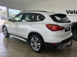 
										BMW X1 xDrive 20i Sport/Shadow/Kamera/AHK/LED/1.Hand full									