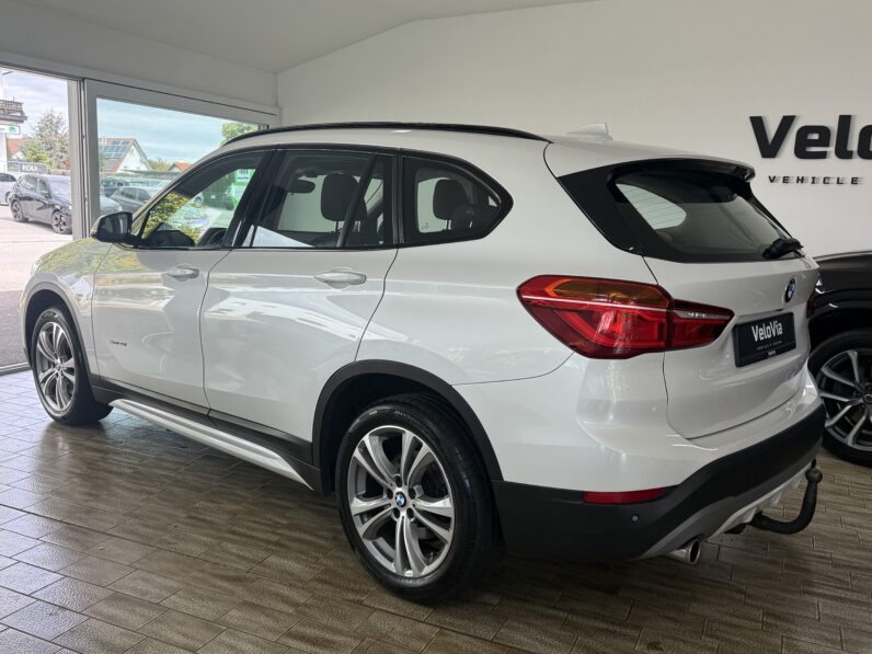 
								BMW X1 xDrive 20i Sport/Shadow/Kamera/AHK/LED/1.Hand full									