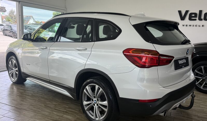 
								BMW X1 xDrive 20i Sport/Shadow/Kamera/AHK/LED/1.Hand full									