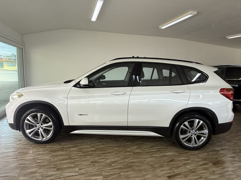
								BMW X1 xDrive 20i Sport/Shadow/Kamera/AHK/LED/1.Hand full									
