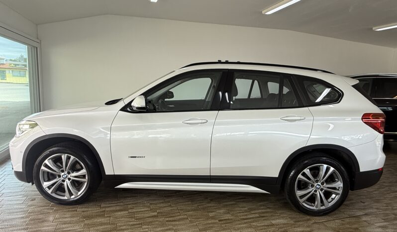 
								BMW X1 xDrive 20i Sport/Shadow/Kamera/AHK/LED/1.Hand full									