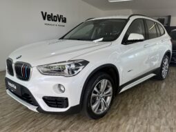 
										BMW X1 xDrive 20i Sport/Shadow/Kamera/AHK/LED/1.Hand full									
