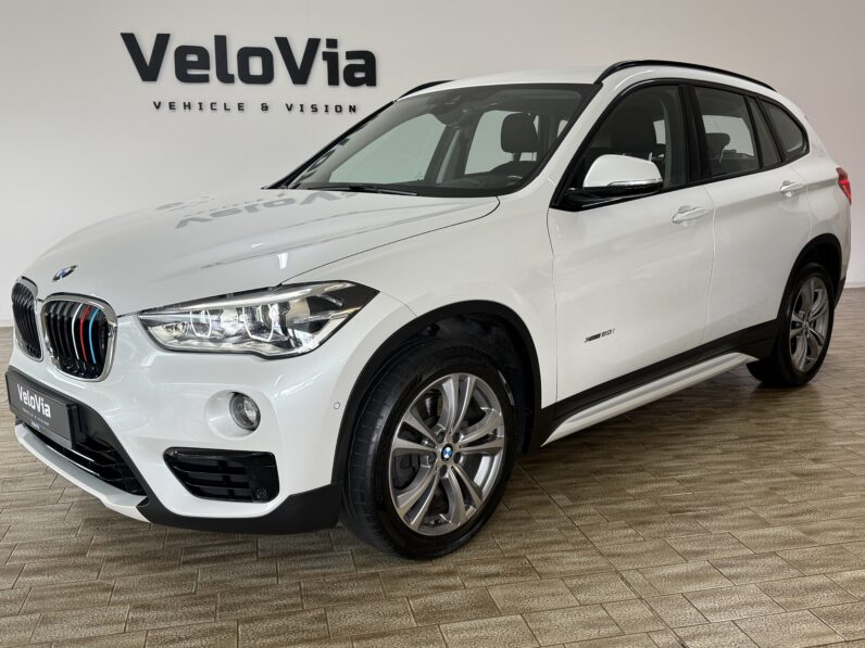 
								BMW X1 xDrive 20i Sport/Shadow/Kamera/AHK/LED/1.Hand full									