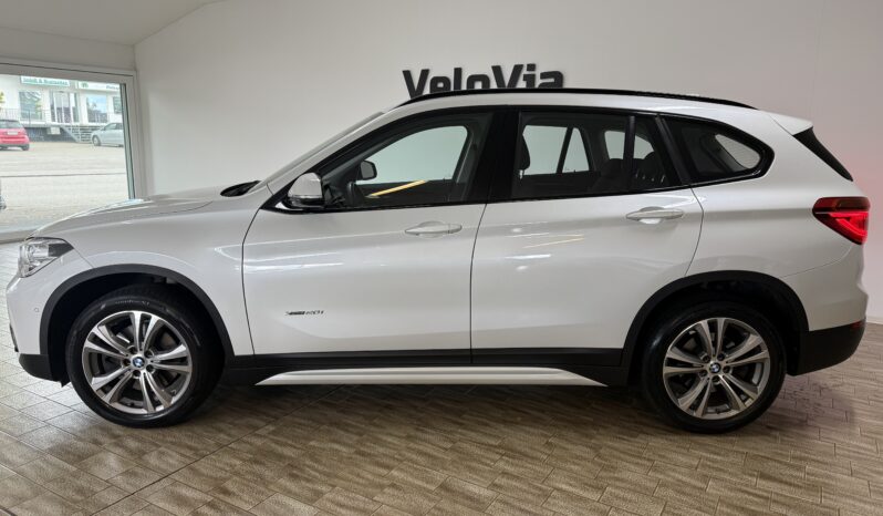 
								BMW X1 xDrive 20i Sport/Shadow/Kamera/AHK/LED/1.Hand full									
