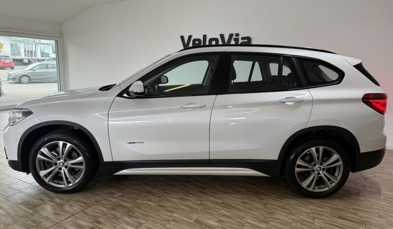 
								BMW X1 xDrive 20i Sport/Shadow/Kamera/AHK/LED/1.Hand full									