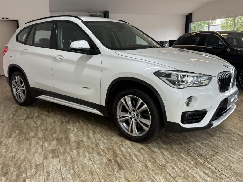
								BMW X1 xDrive 20i Sport/Shadow/Kamera/AHK/LED/1.Hand full									