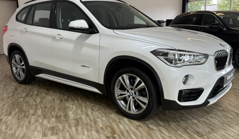 
								BMW X1 xDrive 20i Sport/Shadow/Kamera/AHK/LED/1.Hand full									