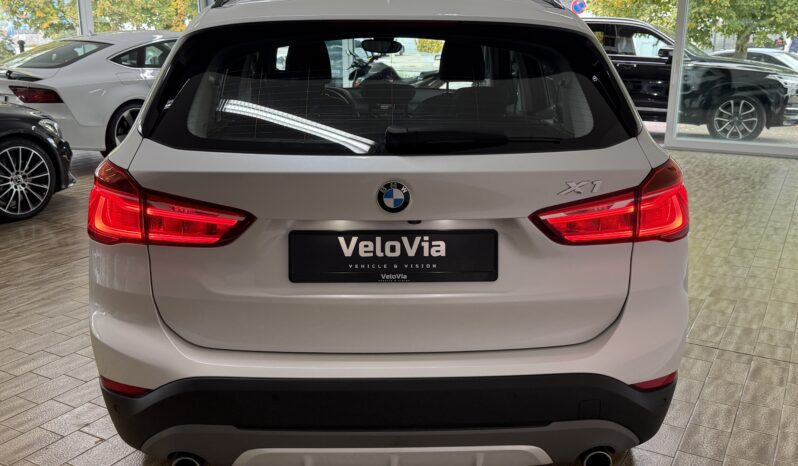 
								BMW X1 xDrive 20i Sport/Shadow/Kamera/AHK/LED/1.Hand full									