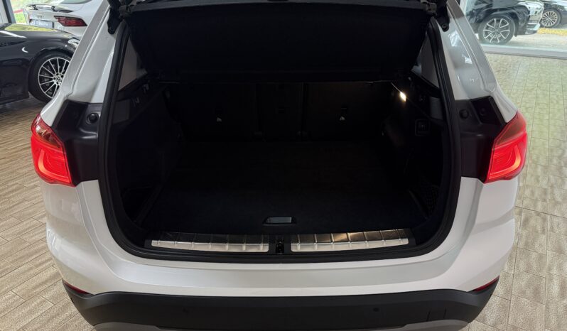 
								BMW X1 xDrive 20i Sport/Shadow/Kamera/AHK/LED/1.Hand full									