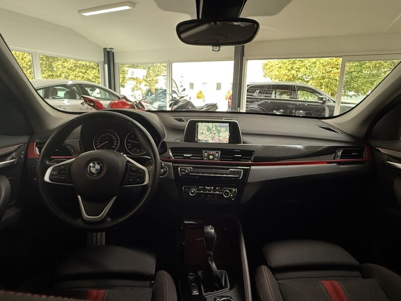 
								BMW X1 xDrive 20i Sport/Shadow/Kamera/AHK/LED/1.Hand full									
