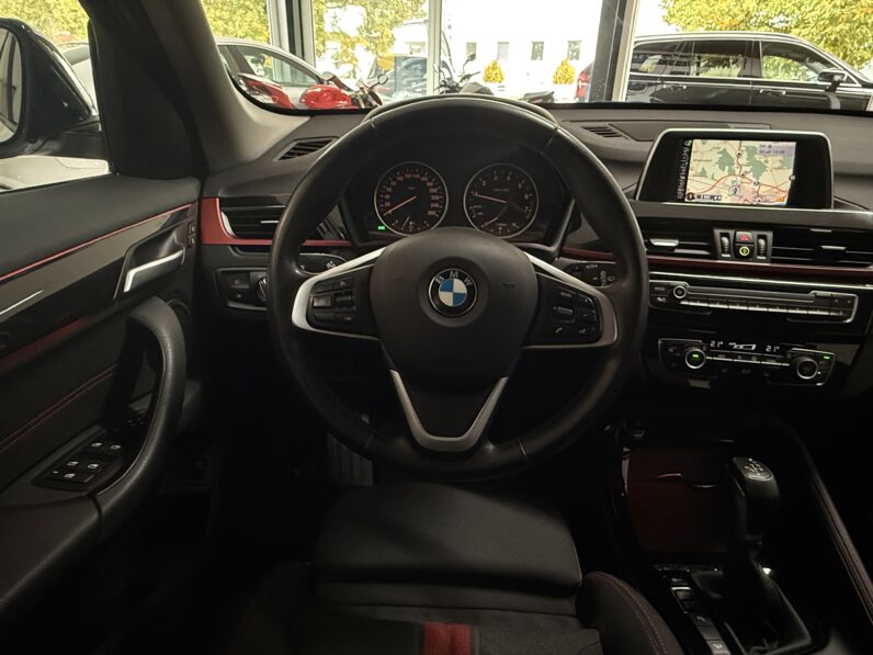 
								BMW X1 xDrive 20i Sport/Shadow/Kamera/AHK/LED/1.Hand full									