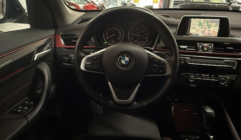 
								BMW X1 xDrive 20i Sport/Shadow/Kamera/AHK/LED/1.Hand full									