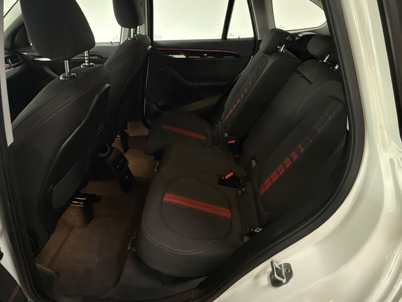 
								BMW X1 xDrive 20i Sport/Shadow/Kamera/AHK/LED/1.Hand full									