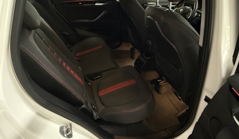 
								BMW X1 xDrive 20i Sport/Shadow/Kamera/AHK/LED/1.Hand full									