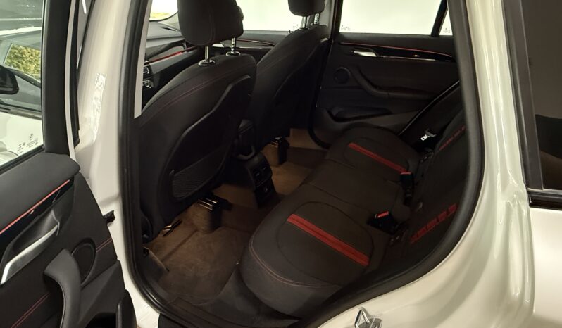 
								BMW X1 xDrive 20i Sport/Shadow/Kamera/AHK/LED/1.Hand full									