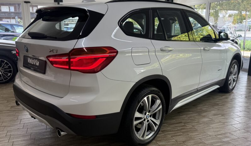 
								BMW X1 xDrive 20i Sport/Shadow/Kamera/AHK/LED/1.Hand full									