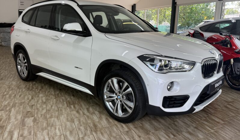 
								BMW X1 xDrive 20i Sport/Shadow/Kamera/AHK/LED/1.Hand full									