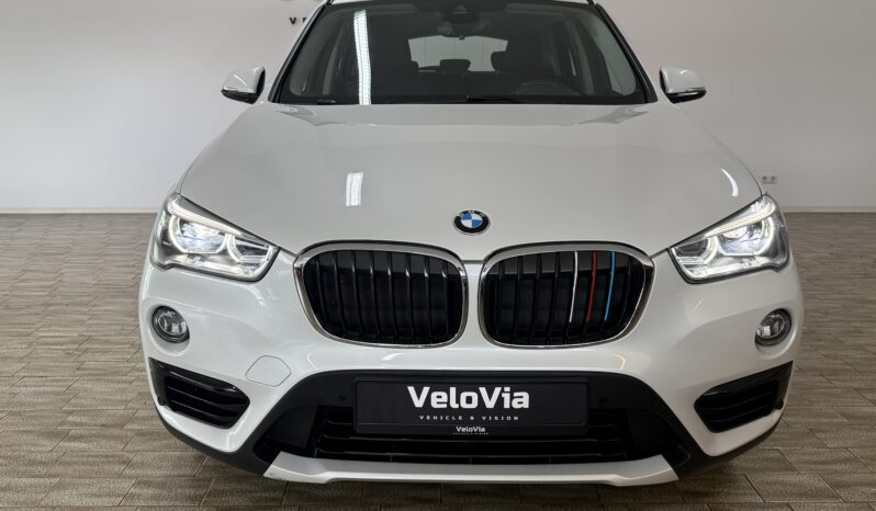 
								BMW X1 xDrive 20i Sport/Shadow/Kamera/AHK/LED/1.Hand full									