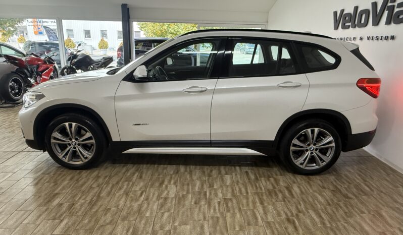 
								BMW X1 xDrive 20i Sport/Shadow/Kamera/AHK/LED/1.Hand full									