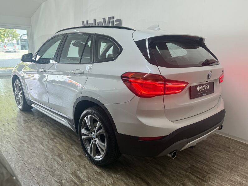 
								BMW X1 xDrive 20i Sport/Shadow/Kamera/AHK/LED/1.Hand full									