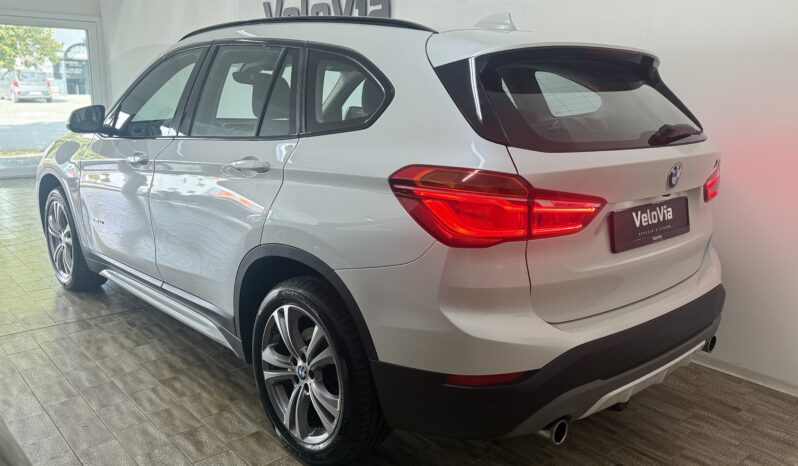 
								BMW X1 xDrive 20i Sport/Shadow/Kamera/AHK/LED/1.Hand full									