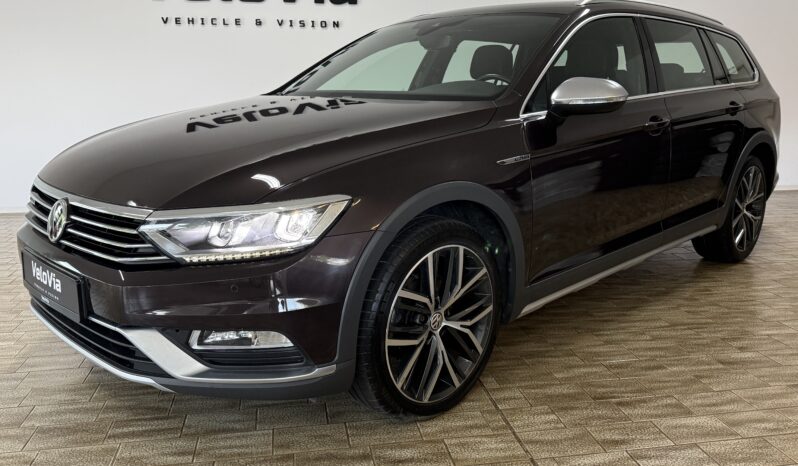 
								Volkswagen Passat Variant Alltrack 4Motion/Panorama/AHK/LED full									