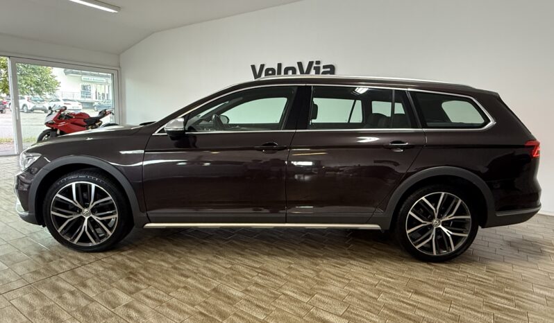 
								Volkswagen Passat Variant Alltrack 4Motion/Panorama/AHK/LED full									