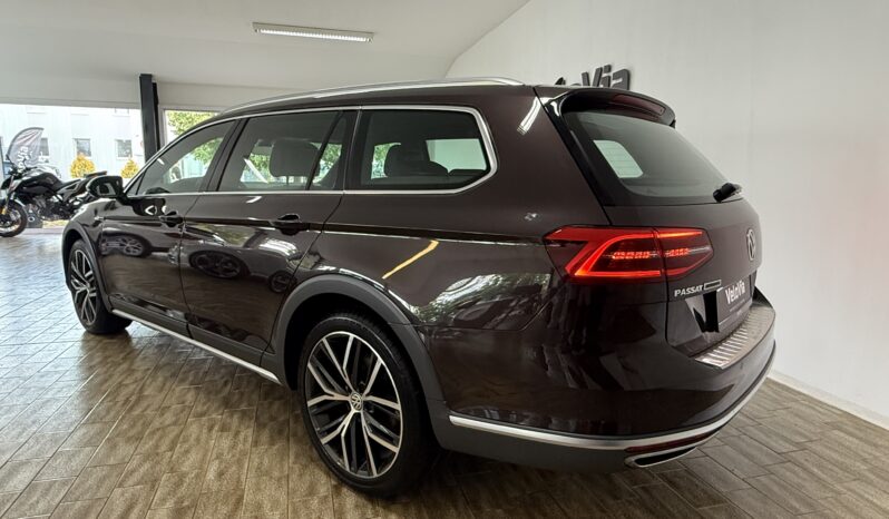 
								Volkswagen Passat Variant Alltrack 4Motion/Panorama/AHK/LED full									