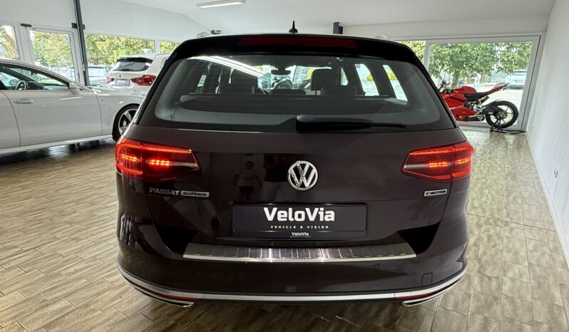 
								Volkswagen Passat Variant Alltrack 4Motion/Panorama/AHK/LED full									