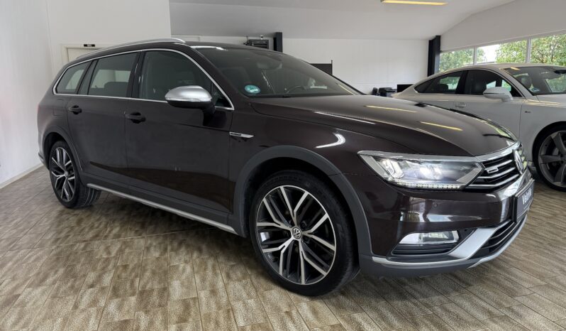 
								Volkswagen Passat Variant Alltrack 4Motion/Panorama/AHK/LED full									