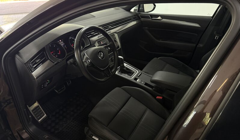 
								Volkswagen Passat Variant Alltrack 4Motion/Panorama/AHK/LED full									