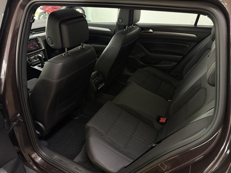 
								Volkswagen Passat Variant Alltrack 4Motion/Panorama/AHK/LED full									