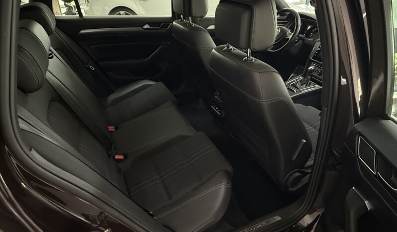 
								Volkswagen Passat Variant Alltrack 4Motion/Panorama/AHK/LED full									