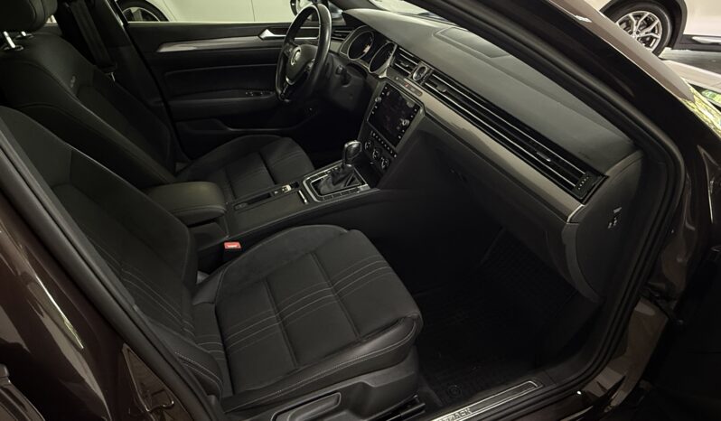 
								Volkswagen Passat Variant Alltrack 4Motion/Panorama/AHK/LED full									